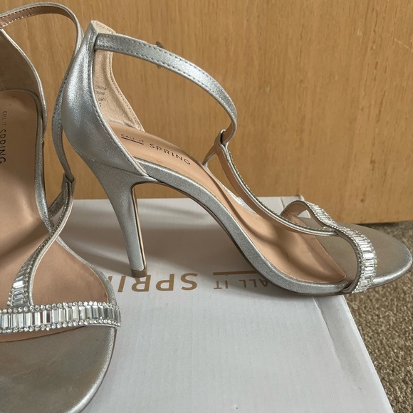 Spring silver sandals size 7.5 - Picture 1 of 6